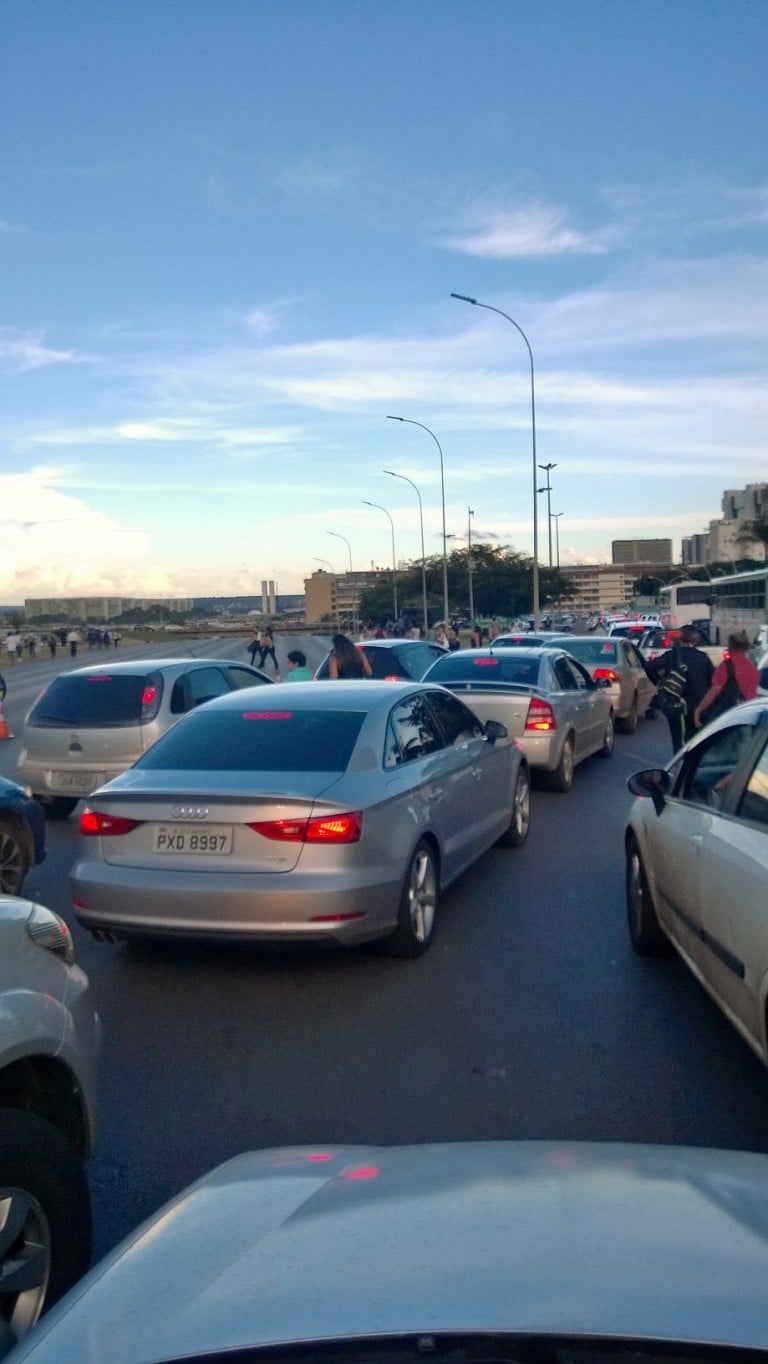 Integrantes da CUT fecham Rodoviária do Plano Piloto
