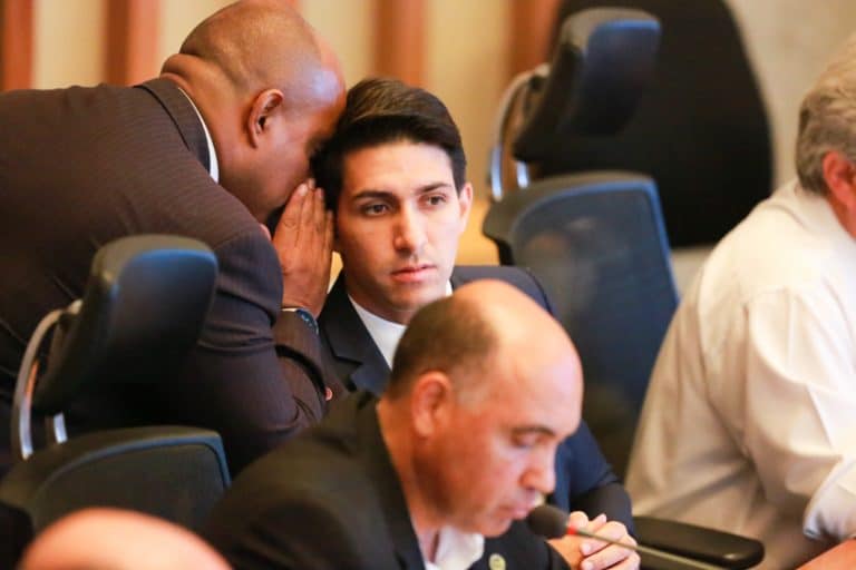 Cristiano Araújo é condenado à perda do mandato por nepotismo