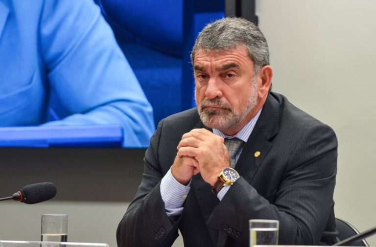 Justiça condena Laerte Bessa a indenizar Rollemberg em R$ 30 mil