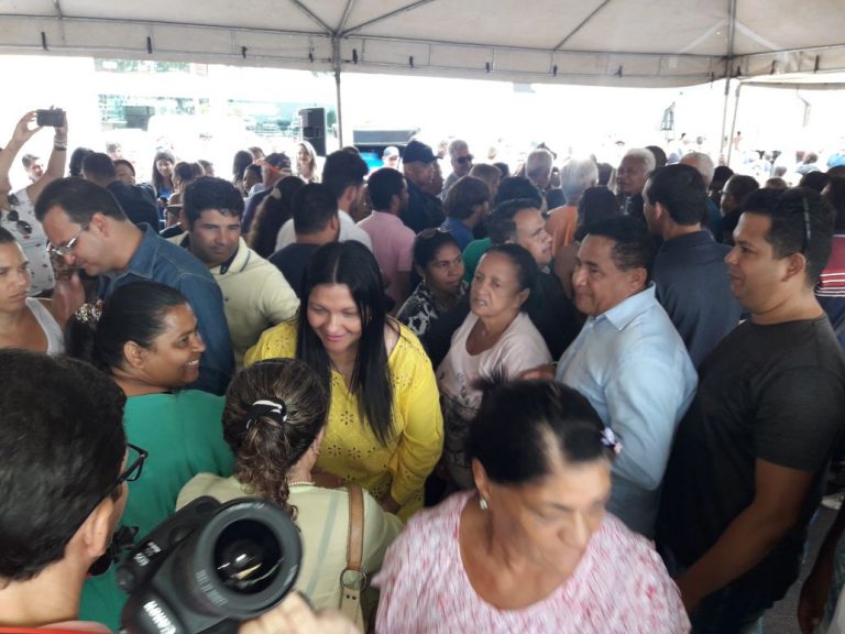 Entrega de escrituras no Recanto das Emas
