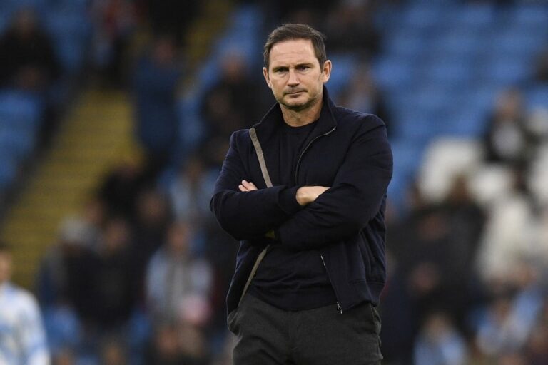Na zona de rebaixamento da Premier League, Everton demite o técnico Frank Lampard