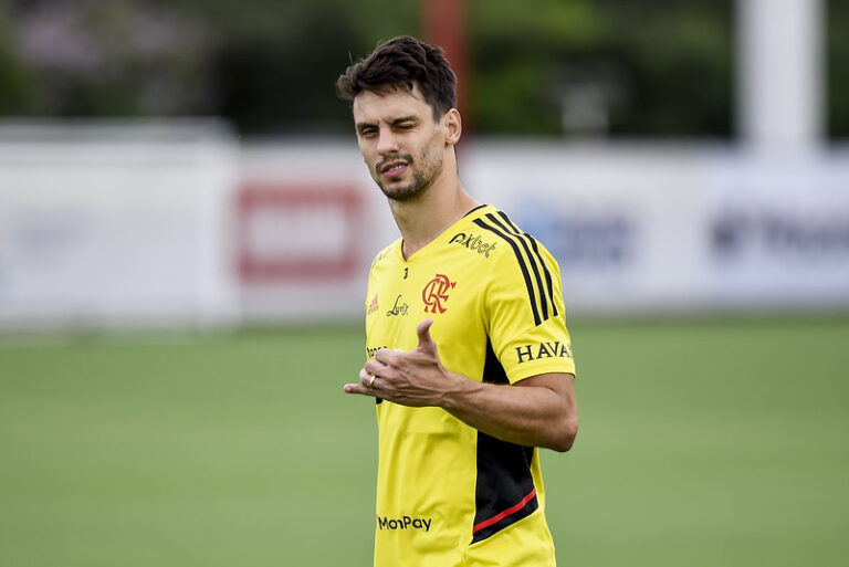 Zagueiro Rodrigo Caio é relacionado no Flamengo para enfrentar o Bangu