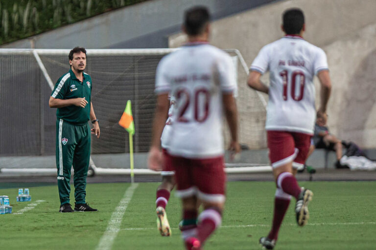 Diniz elogia atuação de Giovanni após vitória pelo Carioca: “Tem se mostrado um grande acerto”