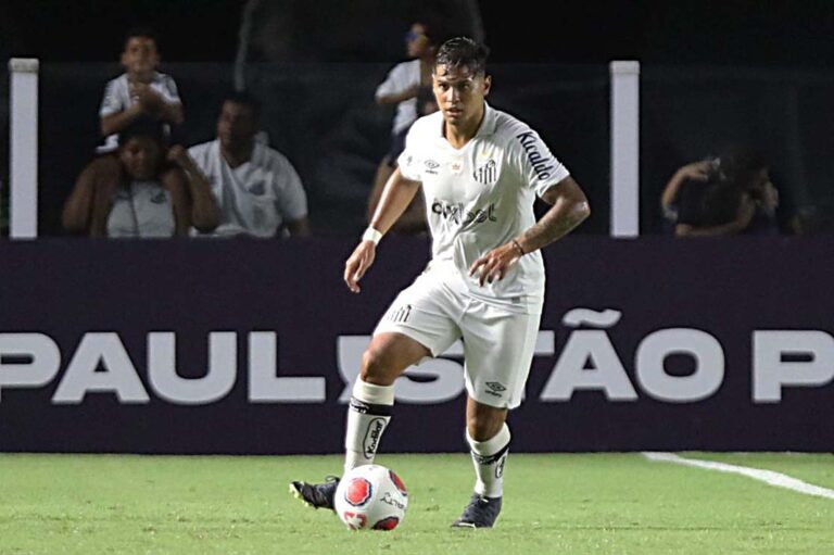 Cadu encerra ciclo no sub-20 e fala em “buscar coisas grandes” como profissional do Santos