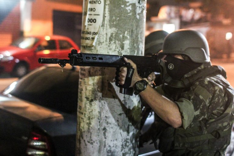 Campeões de violência policial, Rio e Bahia terão mais armas e dinheiro