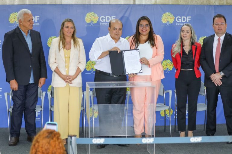 Empossados primeiros servidores da carreira previdenciária no DF