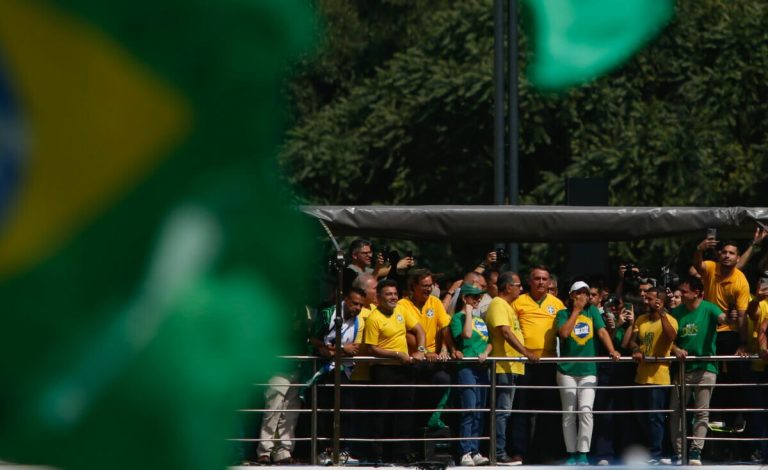 Moderado na Paulista, clã Bolsonaro adota tom mais radical nos EUA