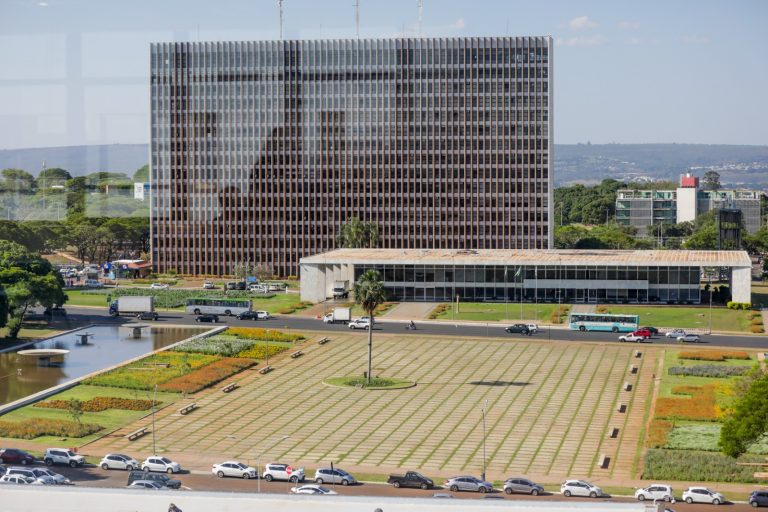 Mais de 200 vagas de emprego disponíveis nas agências do trabalhador
