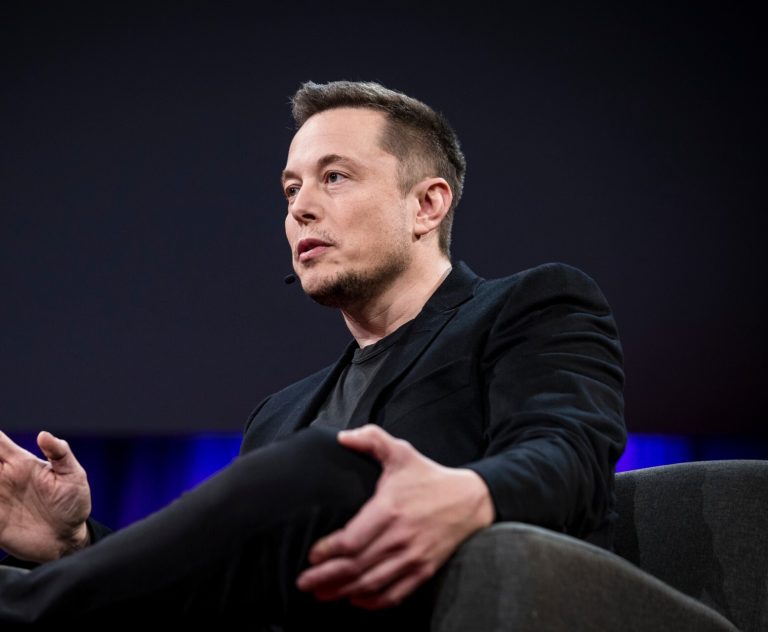 Desafio de Elon Musk a Moraes é conquista de Eduardo Bolsonaro