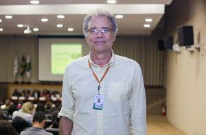 Seminário distrital destaca experiências bem-sucedidas de profissionais de saúde