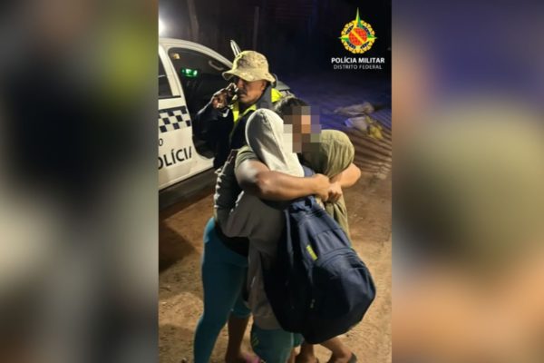 Ameaçada pelo ex, mãe e filhos se trancam em casa e escapam da morte
