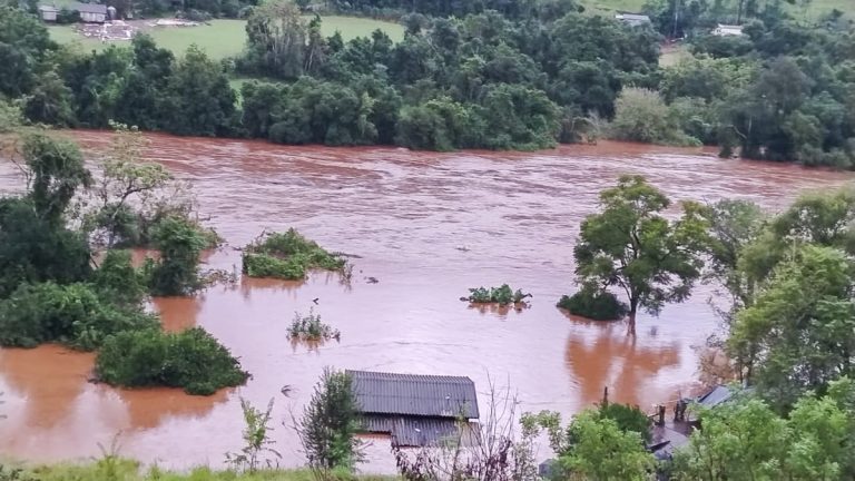 No Rio Grande do Sul, indígenas temem deixar suas casas pela inundação e perder território