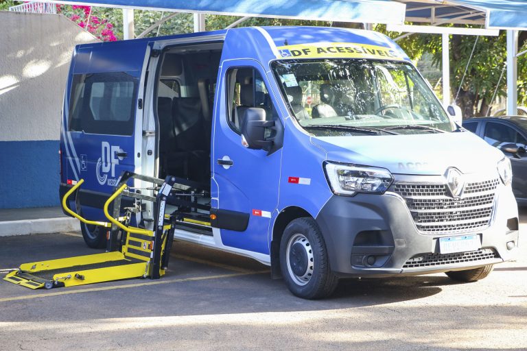 Transporte de pessoas com deficiência e mobilidade reduzida ganha mais 10 vans especiais