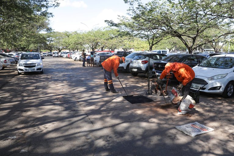 Nova massa asfáltica garante reparos mais rápidos e eficientes em vias do DF