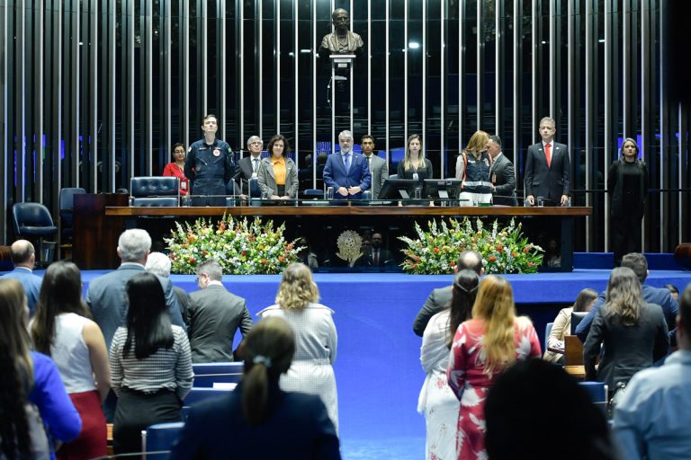 Sessão no Congresso Nacional homenageia os 20 anos do Samu