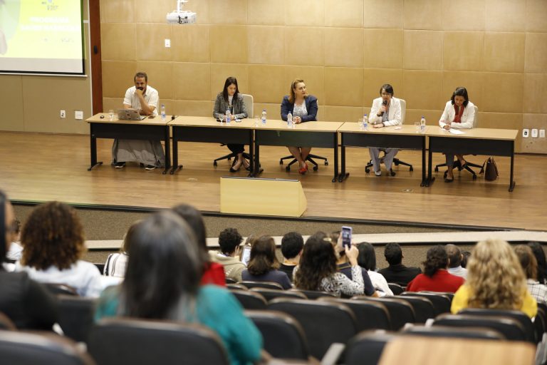Fórum reúne experiências bem-sucedidas de saúde no ambiente escolar