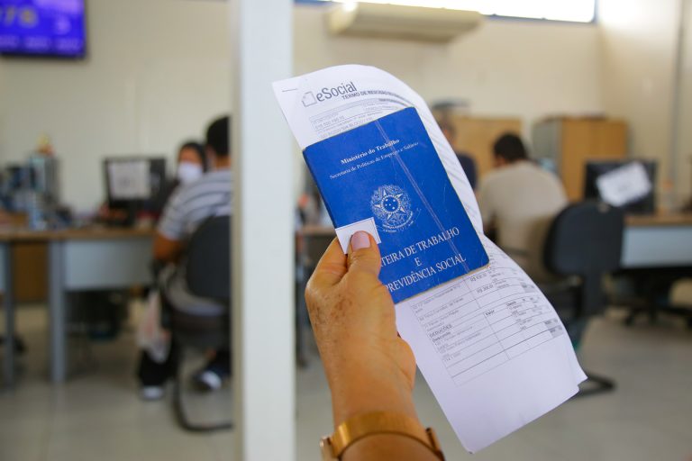 Mais de 60 vagas para candidatos com ensino superior nas agências do trabalhador