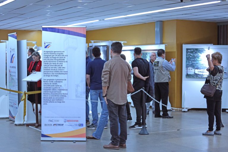 Mostra de arte na estação de metrô Praça do Relógio celebra aniversário de Taguatinga