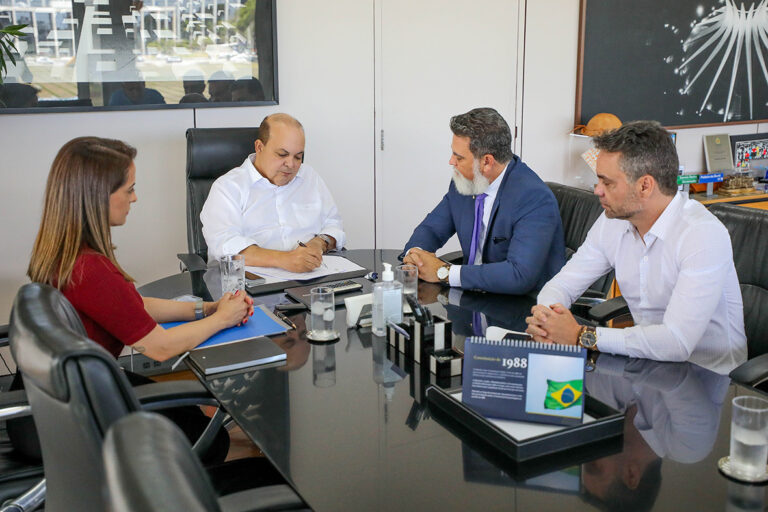 Assinado reajuste de 15% da carreira de técnico em enfermagem