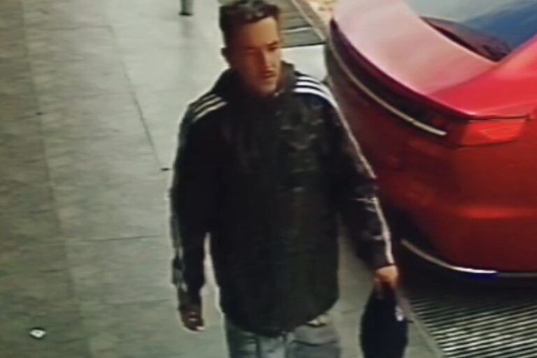Polícia tenta identificar segundo ladrão que furtou carro em academia