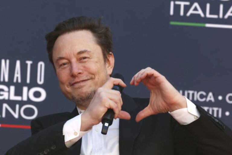 Falso Elon Musk faz promessas de amor e tira R$ 150 mil de idosa