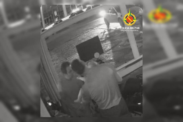 Vídeo. PM salva bebê engasgado com tampinha de copo descartável no DF