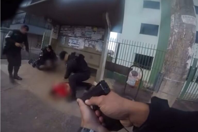 Vídeo: dupla é presa após ameaçar matar homem por causa de celular