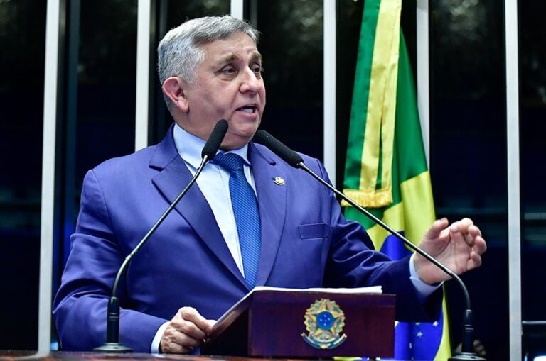 Izalci reafirma apoio a Bolsonaro e diz que denúncia da PGR ‘consolida projeto de vingança de Lula’