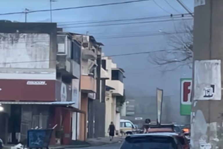 Incêndio atinge loja de colchões na Asa Norte