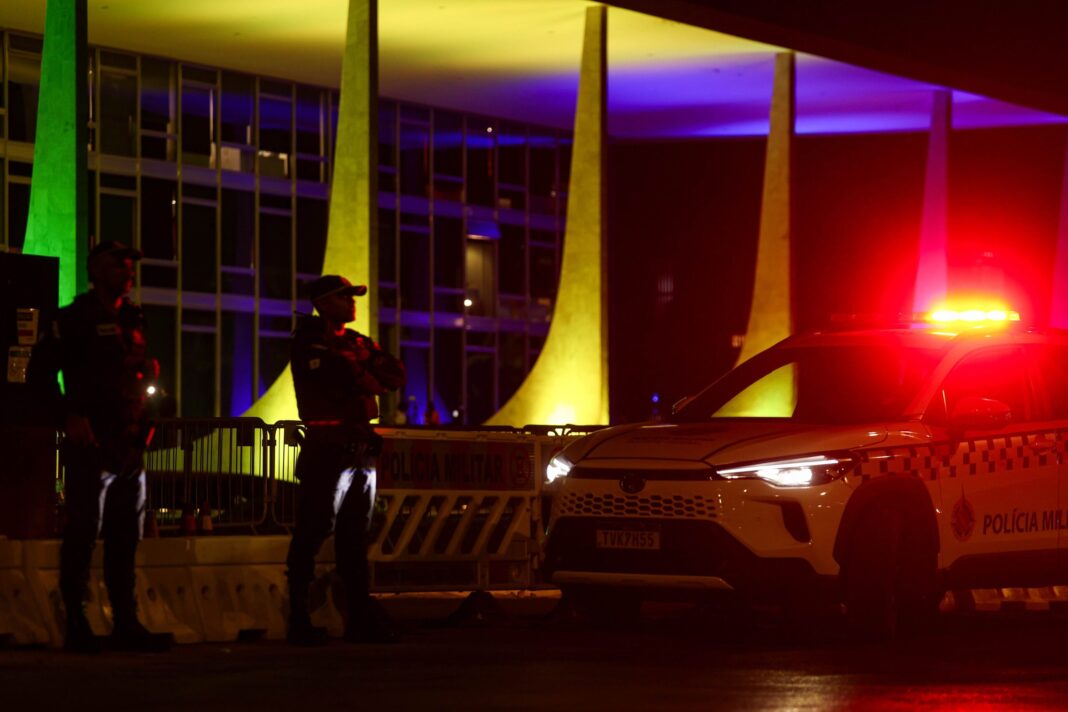 drone,-cercas-e-protestos:-esplanada-amanhece-em-alerta-com-sessao-no-stf