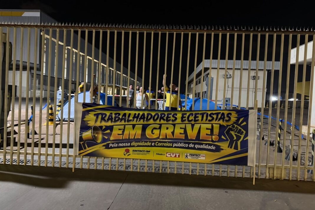 funcionarios-dos-correios-fecham-galpao-e-impedem-entrega-de-cargas-no-df