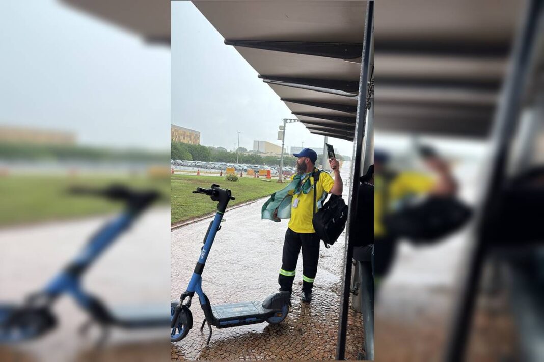 chuva-e-vento-forte-espantam-publico-que-protestava-contra-moraes-no-df