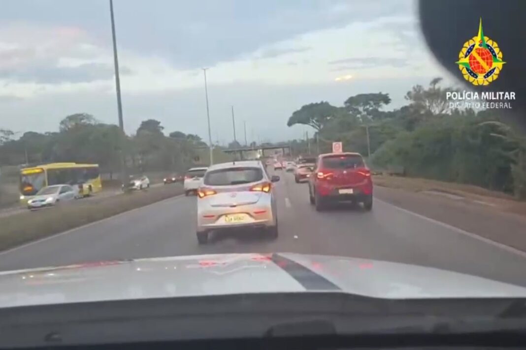 camera-de-viatura-flagra-perseguicao-a-carro-roubado-com-crianca-dentro