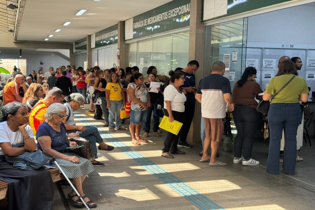 pacientes-lotam-farmacia-de-alto-custo-por-dificuldade-em-marcacao-digital
