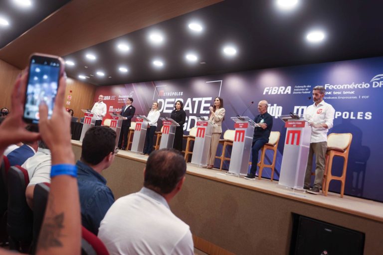 Após blocos marcados por acusações, candidatos apresentam planos de governo