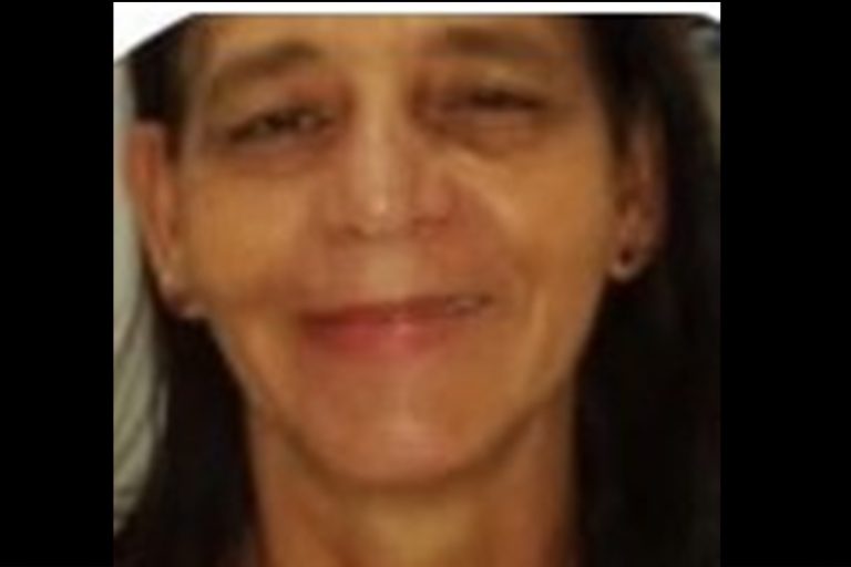 Mulher é encontrada morta com pedra na boca após ser espancada e torturada