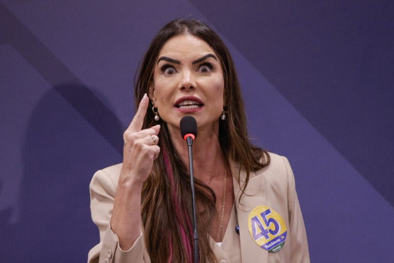 “E quem não deve?”: Paula Belmonte explica dívida pública em debate