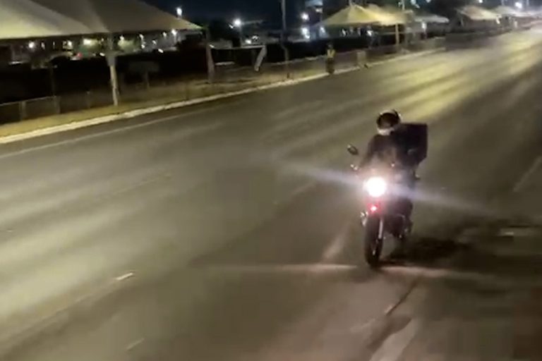 Homem é preso por quebrar medida protetiva e perseguir ex em ônibus