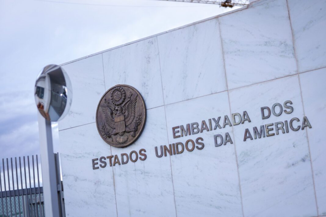 embaixada-dos-eua-e-alvo-de-ameaca-e-funcionarios-vao-para-home-office