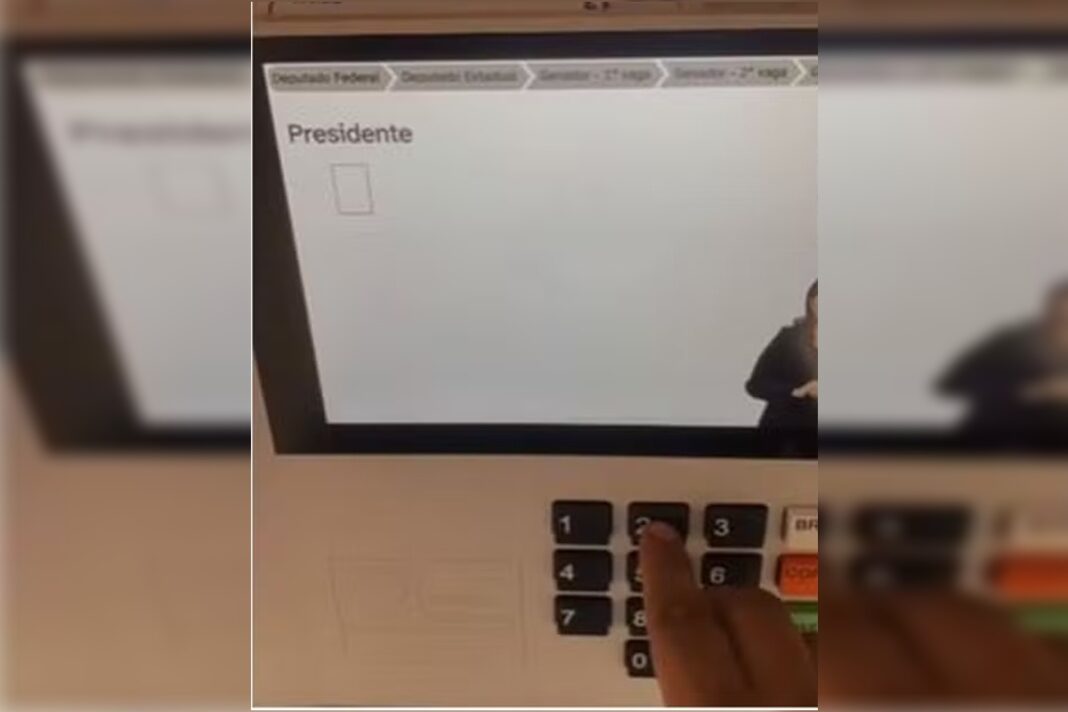 eleitor-e-abordado-pela-pm-apos-filmar-e-publicar-video-do-proprio-voto