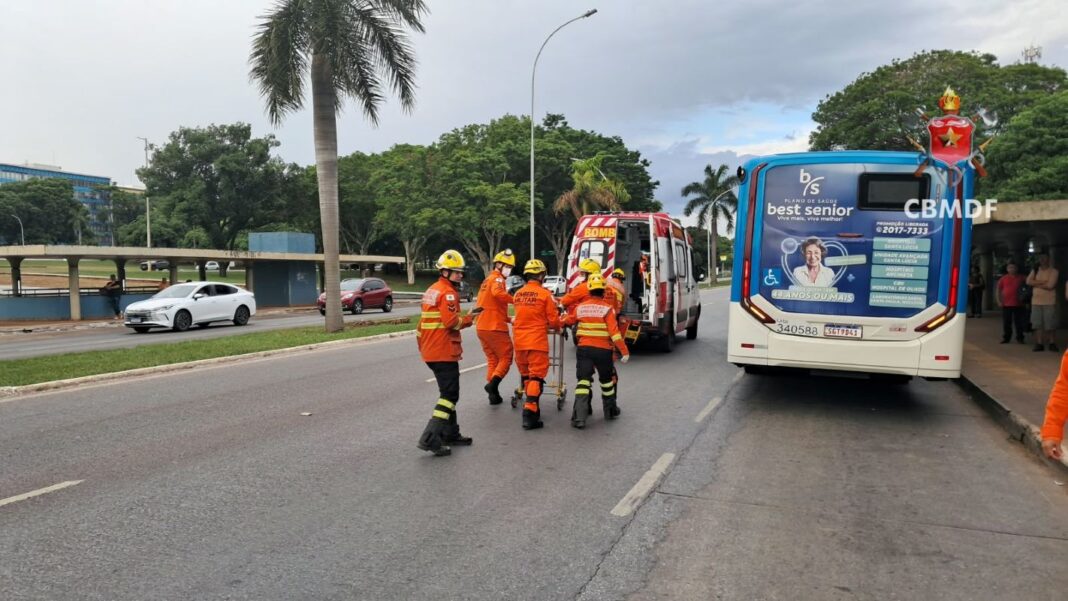 duas-pessoas-sao-atropeladas-por-onibus-em-parada-da-asa-sul