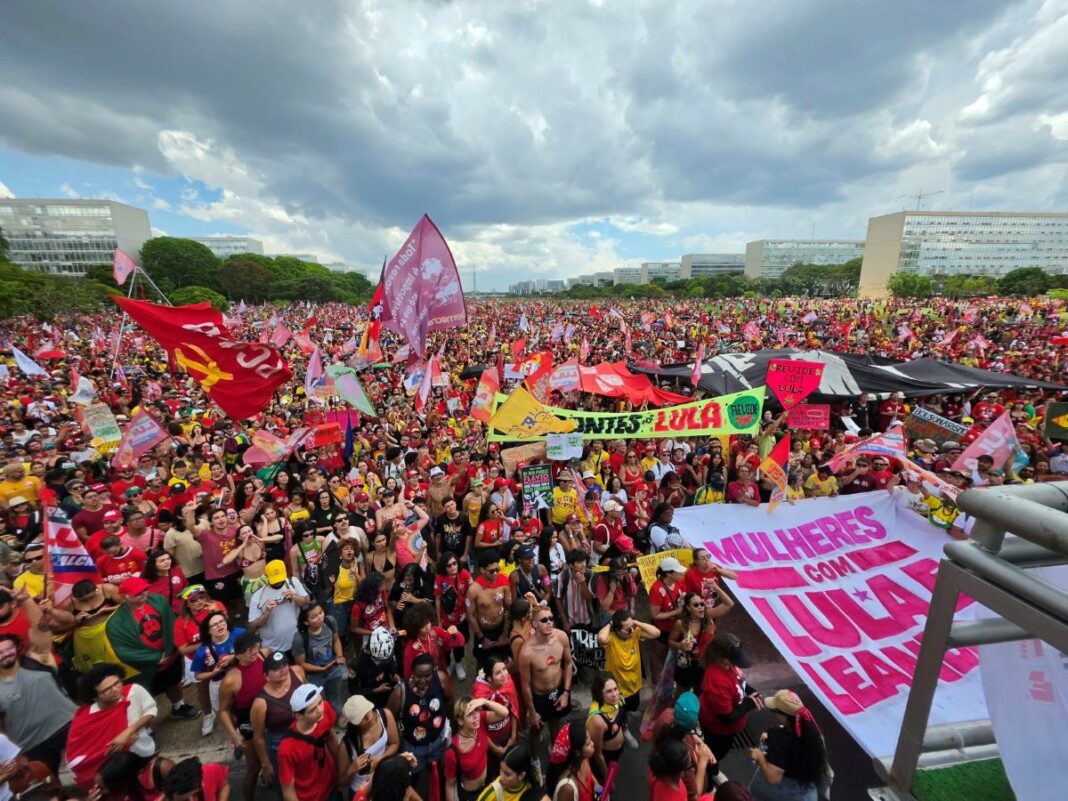 ato-da-virada-reune-40-mil-apoiadores-de-lula-na-esplanada,-diz-organizacao