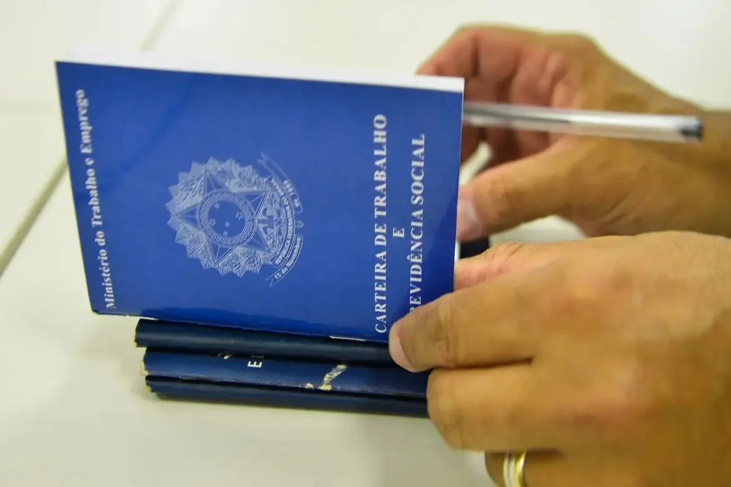 df-encerra-semana-com-mais-de-600-vagas-e-salarios-de-ate-r$-4,8-mil