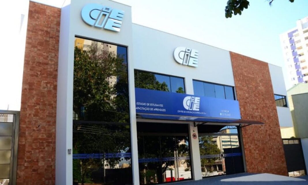 ciee-abre-820-vagas-de-estagio-para-estudantes-no-df-nesta-segunda-(26/10)