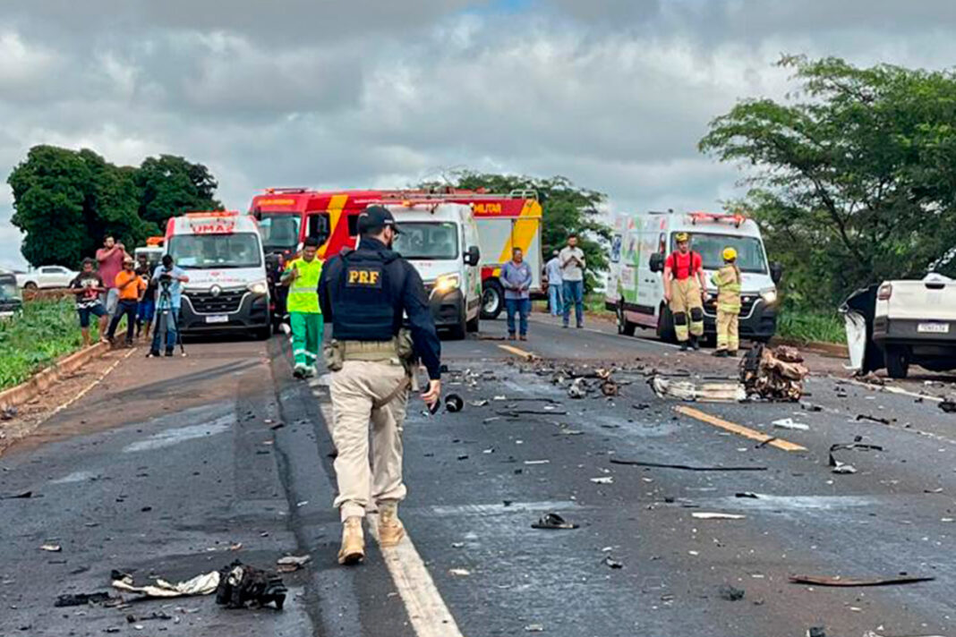 motorista-de-39-anos-morre-apos-acidente-com-caminhao-em-rodovia-de-goias